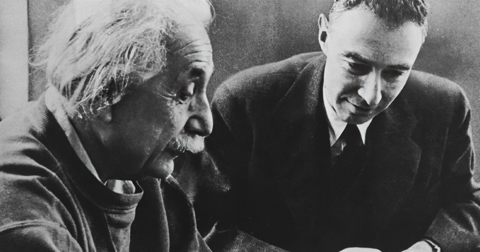 Albert Einstein ve Oppenheimer: Atom Çağını Şekillendiren Zihinler