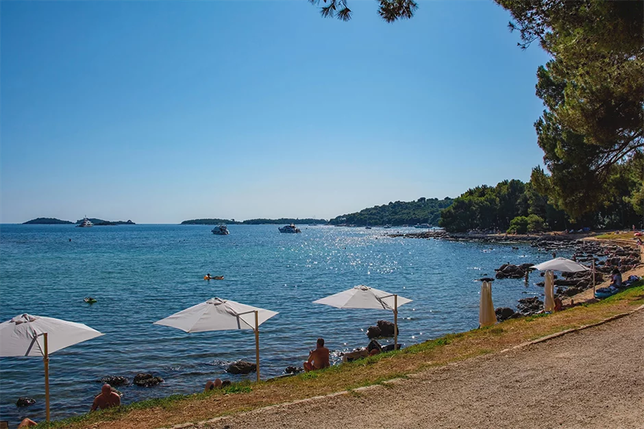 Spiaggia Cuvi a Rovigno, Croazia.